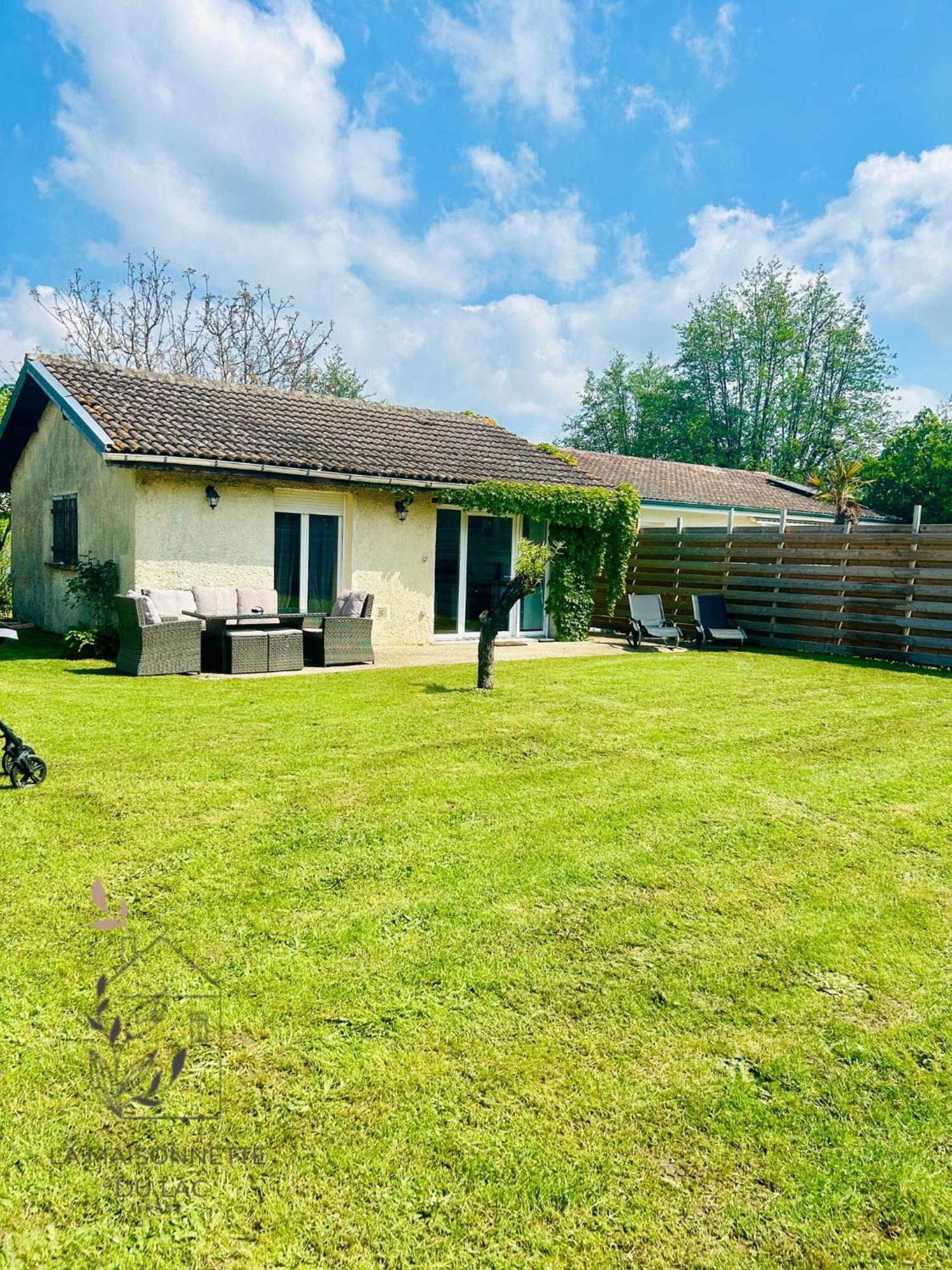 Maison Avec Acces Au Lac Izon Exterior photo